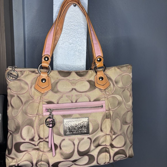 Coach Handbags - Coach Vintage Poppy Shoulder Bag Logo Beige Pink Glitter Sparkle jaquard